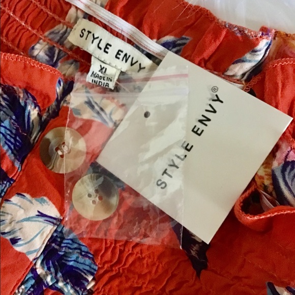 ✨NWT✨ Style Envy strapless top✨ - Picture 3 of 6